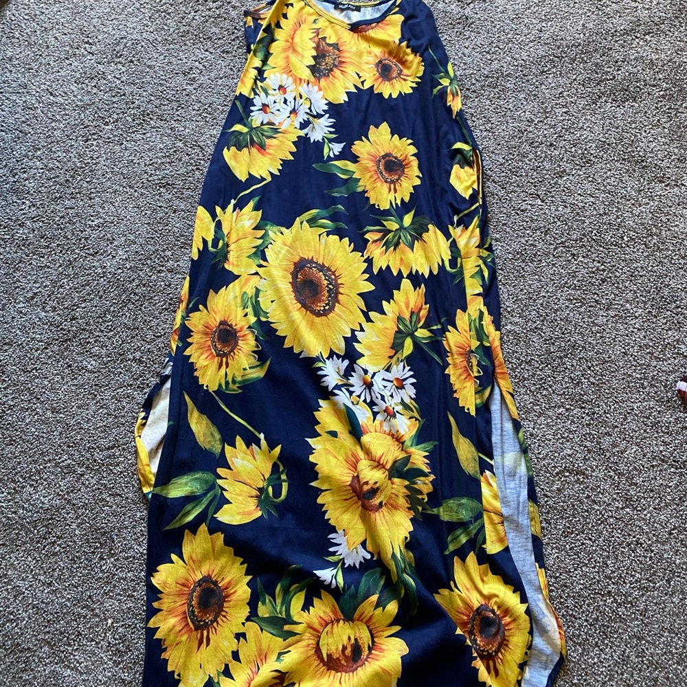 Maxi dress with double slits and pockets